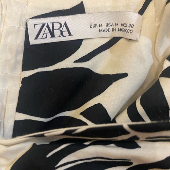 Floral Puff Sleeve Dress in Black and White - Picture 3 of 7